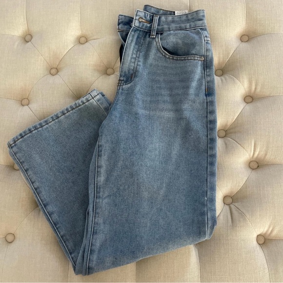 Denim - Classic High-Waist Light Wash Jeans